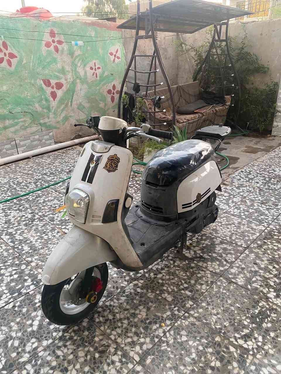 بوليس للبيع جديده ما مفتوحه بوشه ٤٩ شلعه ومعدل كهربيات شغاله سعر ٧٠٠ وبيه مجال ***********
