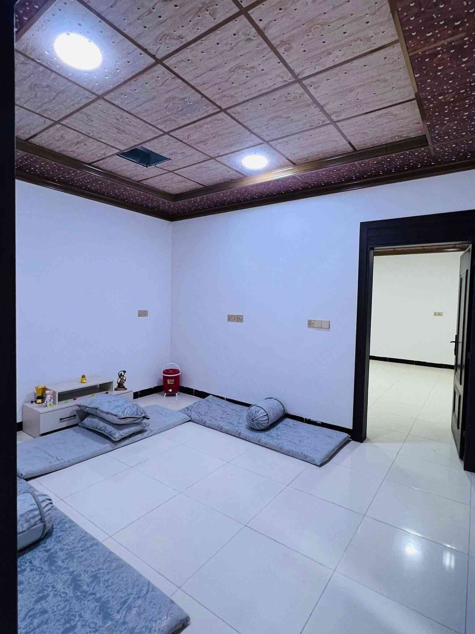 دار للبيع طابو  صرف 200 موقع مميز وبسعر مناسب في حي الزوراء55 قرب اقصو مول 
📍 الموقع: كركوك – حي الزوراء 55، قرب أقصو مول، على شارع 20. مقابيل ساحة كبيرة 

📐 المساحة: 200 م²

📄 السند: طابو صرف باسم شخص واحد

✅ فول خدمات

✅ واجهة 10 أمتار

🔹 الطابق الأرضي:

✔️ غرفتين نوم

✔️ هول كبير

✔️ استقبال واسع

✔️ مطبخ حار وبارد

✔️ كراج

✔️ محل تجاري كبير

✔️ صحيات سيراميك (داخل وخارج)

يحتاج فقط إلى إكمال السيراميك الطابق الأرضي 

🔹 الطابق الثاني:

✔️ غرفتين نوم كبيرة

✔️ هول 

✔️ مطبخ

✔️ صحيات

✔️ مخزن كبير

✔️ فول سيراميك

✔️ منظومة دكت للتكييف

✨ منزل بموقع حيوي وقريب من جميع الخدمات، مناسب للسكن العائلي أو للاستثمار، مع محل تجاري

📞 للاستفسار 

***********
