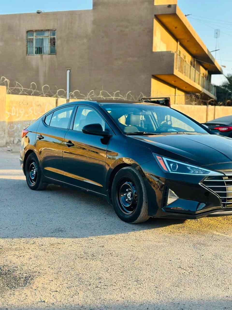 النترا موديل 2020
*اقرا المنشور زين قبل لا تخابر 
حادثها جاملغ الايسر بي بارد وجاملغ الايمن والبنيد مفتوحات وباب الايمن بي بارد والصندوق بي بارد 
علماً ان السيارة تحتوي على منضومة غاز
وسيارة رقمها بغداد و باسمي وتحويل من ثاني يوم
سعرها 95 وبيها مجال بسيط 
للاستفسار الاتصال ع الرقم التالي: ***********
غير متواجد على فيس بوك انا مكلف بالنشر للاستفسارات اتصل ع الرقم
