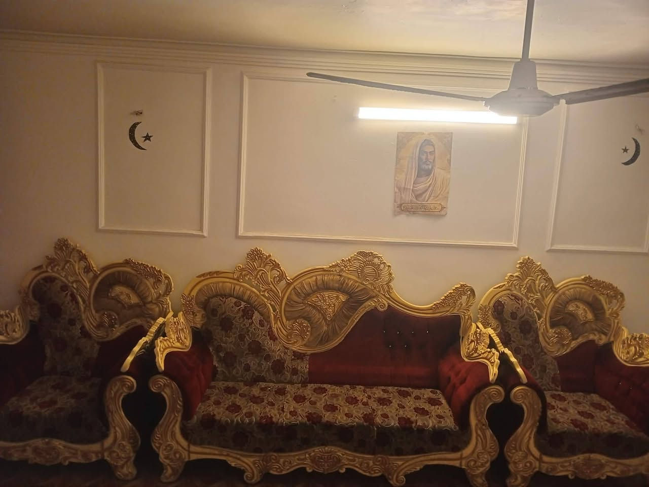 السلام عليكم
تخم نضيف 10 مقاعد 
السعر 325 وبي مجال 
للاسفسار ‎***********
