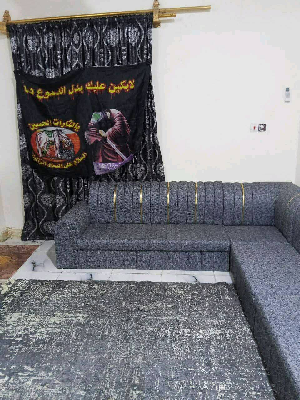 سلام عليكم بيت بل جزيره بل فيروزيه الجسر لأول مقابل مدرسه العنفوان طابقين مساحه 150متر استقبال وطارمه وحمام خارجي ومطبخ وصاله وغرفه وحمام داخلي ومنور فوك غرفتين وصاله وحمام وسطح السعر ٩٢ هو والكاونتر وبي مجال