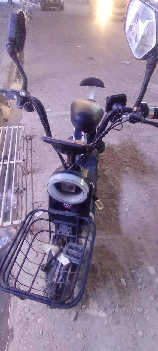 واتساب ***********

دراجه شحن KORYA MR 2024 دراجه مستخدم شهر وعلى ظروف مكدرت استعملها مامتعوبه ابد بقت ١٠ اشهر ماطاخها وباتري هابط يرادله باتري وبالنسبه للمواصفات (تحديد سرعه، اربعه كير ، وليدات بلاديه ، وقفل تاير  ، وحساسات مال بريك)وبعد مواصفات وصرفيات الي يحتاجها باتري و تاير امامي.!

طالب عليها 90وبيها مجال مكاني حي العسكري
