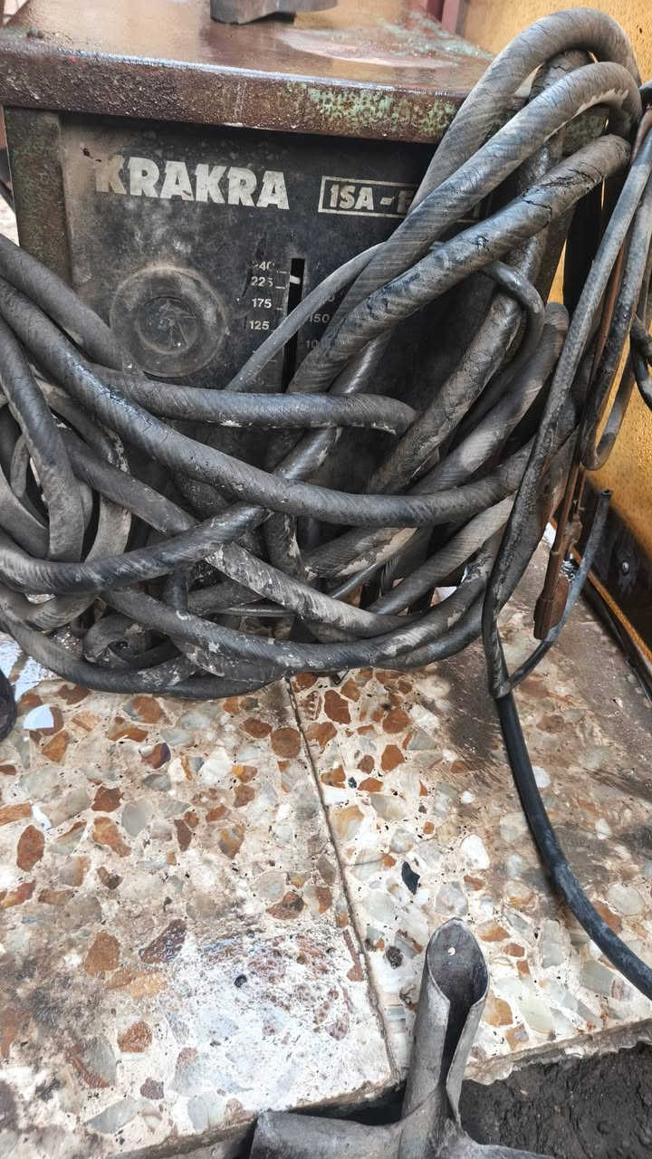 مكينه لحيم بلغاريه اصليه مكينه نظيفه 3فيز 
الاتصال والاستفسار ***********
