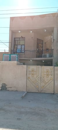 بيت للبيع • ١٠٠م • واتساب