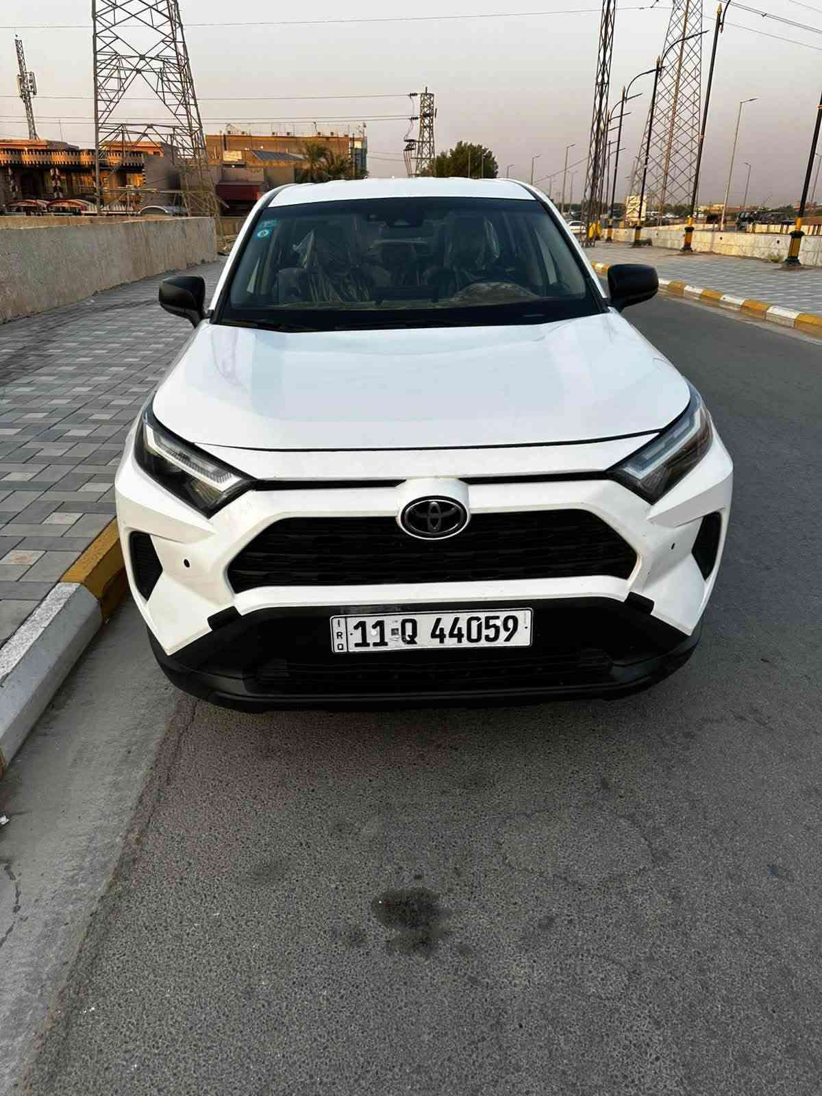 راف فور 2023 بانزين
ماشية 42 الف
السعر 195$
 الضرر و السونار مرفق بالصور 
***********
