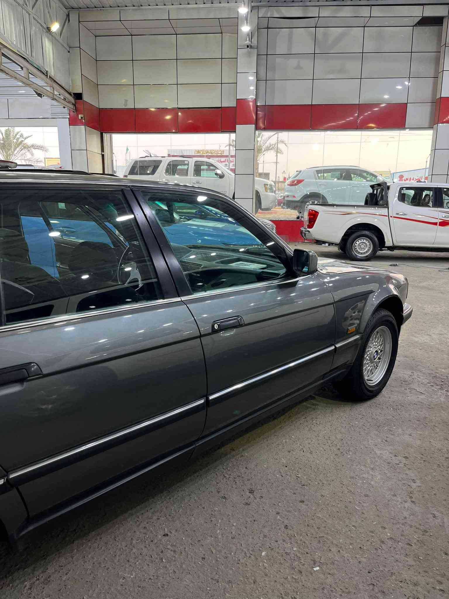 بي ام 730i • ١٩٩٠ • صبغ جمالية