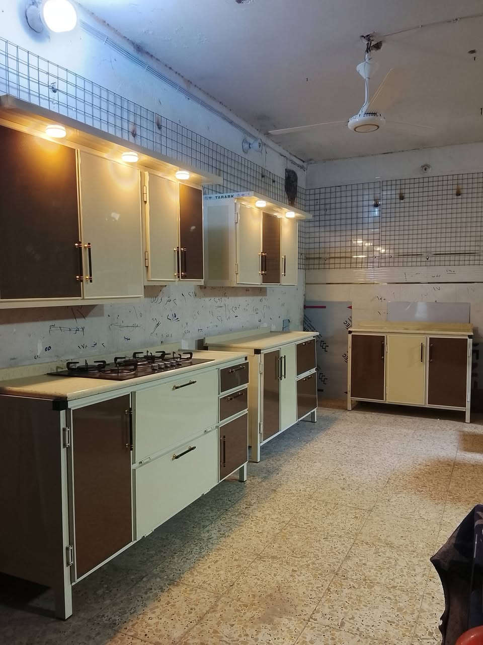 كاونتر تفصال درجه اولى 5قطع كله مرمر مع طباخ نضيف جدا لا يوجد ضرر العنوان بغداد الشعب ***********

