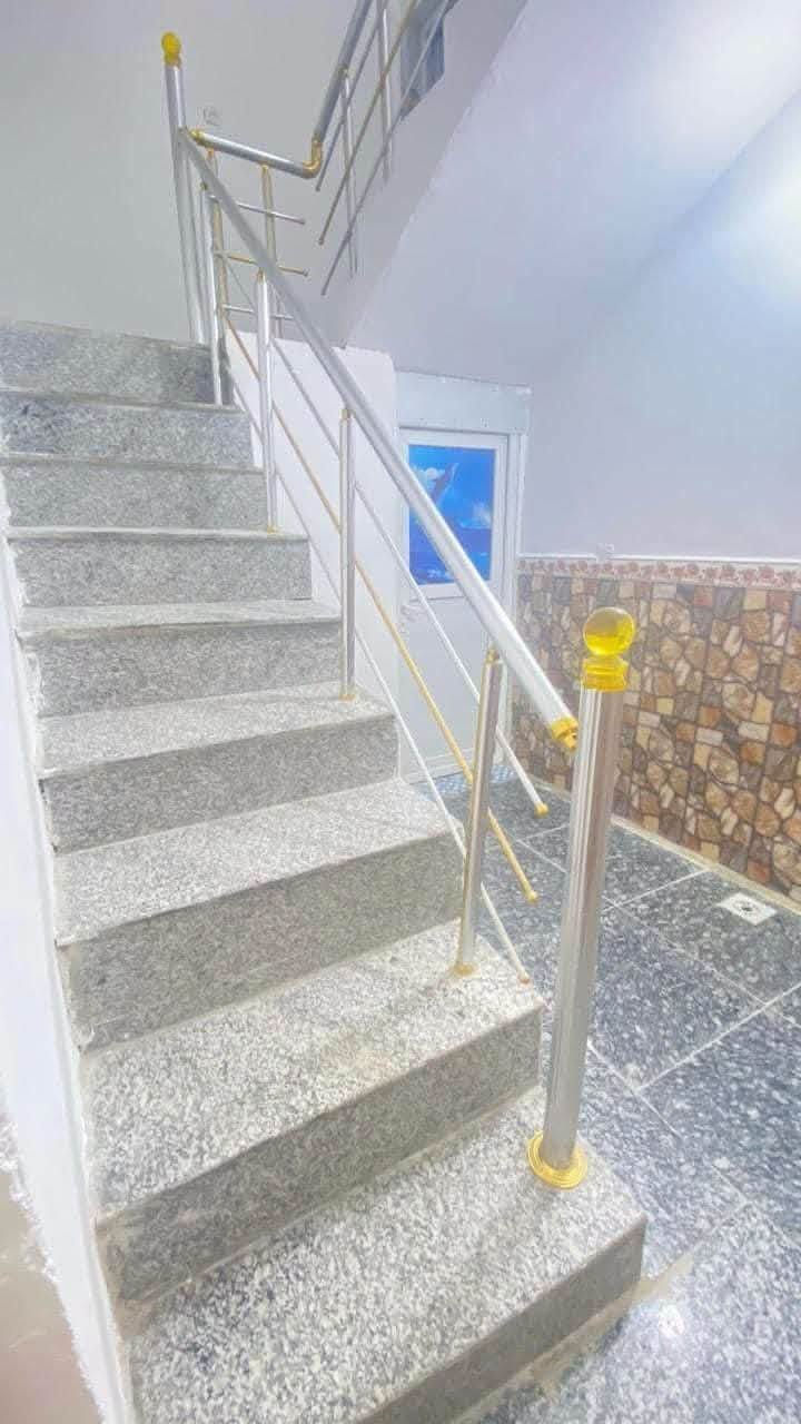 بيت للايجار مساحه80متر طابقين في الجبيله الطابق الارضي استقبال مطبخ حمامات الطابق الثاني غرفتين حمامات الاجار750
***********
