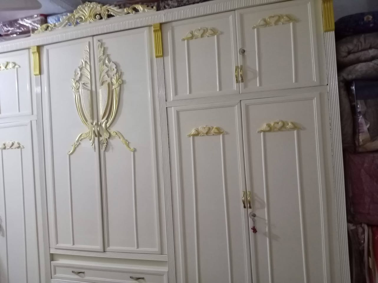 سلام عليكم غرفة لبيع مستعملة شي غليل ولخشب عراقي وتصميم تركي السعر مليونين بيهة مجال تواصل على رقم ***********
