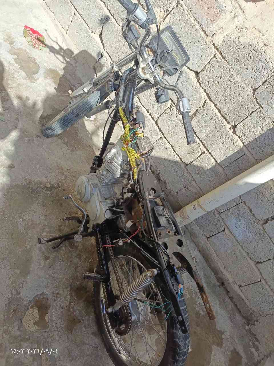 يالله جمعه مباركه عليكم دراجه للبيع موديل 19 أصولي أصولي دراجه غراضها كامله موجوده وكله جديد بيع مستعجل ابيع كوم حديد لحد يكلي شبيها مابيها محرك شغال شاصي كفاله من العواج ومن كلشي والشراي يتصل وبي خير ويدلل *********** مكاني كربلاء حي النصر ملاحظه أوراقها اصولي وجدد كلش كابسهن من اول ما طلعت من الوكيل
