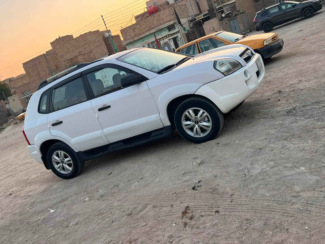 توسان  ٩ خليجي الشركه العامه 
سياره كفاله وجاهزه علا اخر حبايه 
صدر حداديه كير محرك    دخل خارج سياره كفاله وعلا الضمان وعلا ايدي 
تبريد ثلج 
صدر حداديه تخم تايرات كله جديد 
  مكفوله من الصبغ والمعجون الكص العيب الشرعي 
فقط بارد  باب الصندوك كد جف صبغ فقط 
 سفريات دوشمه داخل عسلي 
ربعه دسك حساس جرس 
 مكينه كير علا الضمان. ماشه ١٥٠ فقط 
جاهزه
رقم بصره مشروع وطني شرط لتحويل  
العنوان ميسان ام غربه 
السعر خاص او تنصل *********** الشراي فقط الجناي
