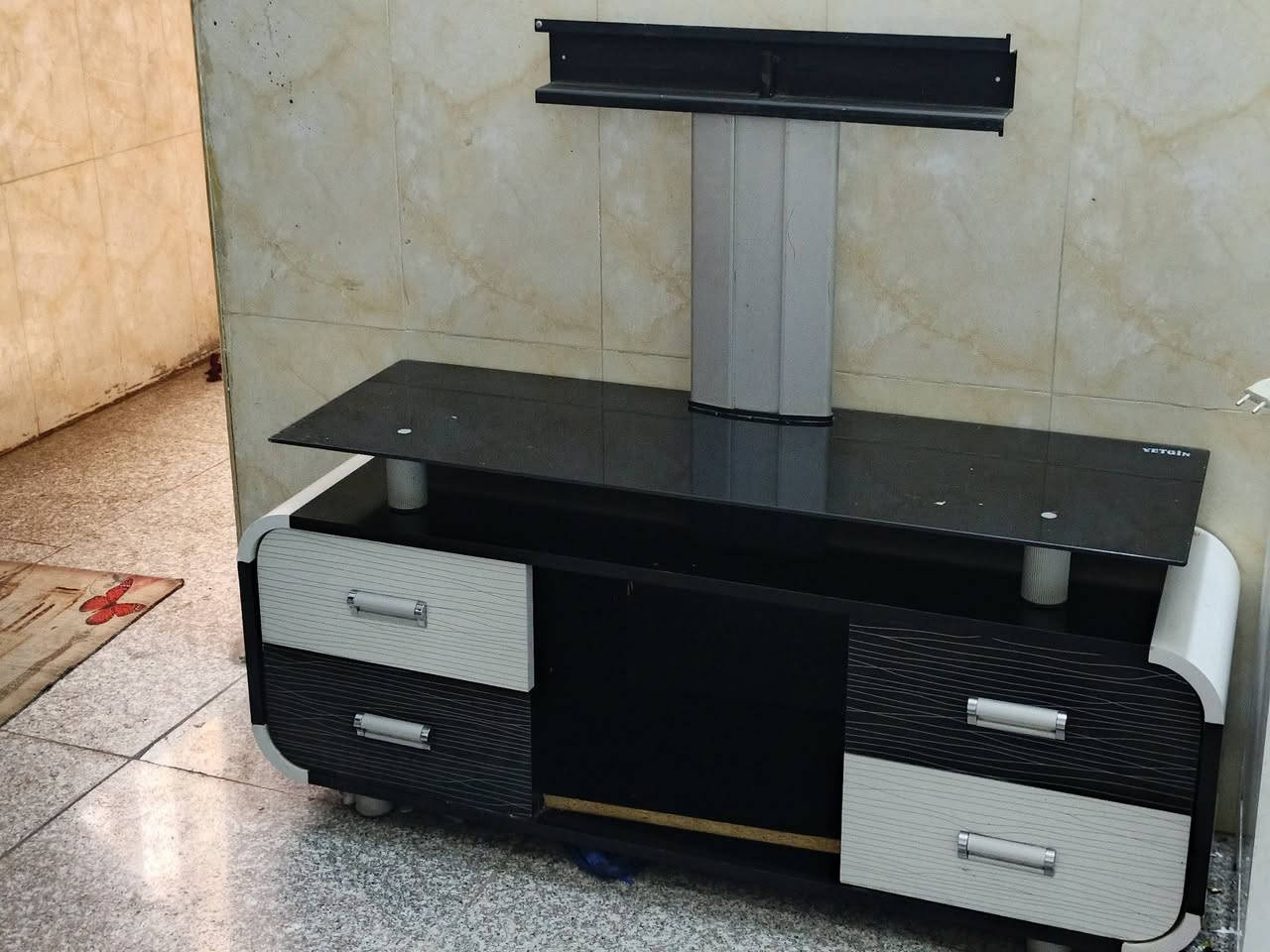 ميز للبيع سعر 30 ***********
