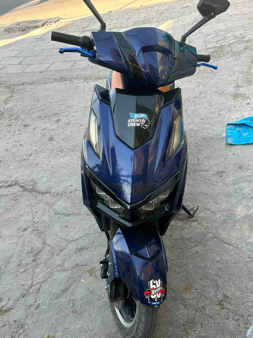 سلام عليكم 
سكنس mtrً
ملف 3000W
‏6بطاريات مسطره البلادية مالته يقرن بالهيتر 11
عقل ضفيره ملف بلاديات 
الدراجه نهائيا ما ملعوب بيهة 
تجي 3سرعات الرابعه بك 
شلعه صاروخ 🚀 
الكفرات موضحه بالصور 
الدراجه بحاله الشركه بدون اي نقص السعر ٦٠٠ وبيهة مجال بسيط 
مكاني الرساله شارع الضغط ***********
