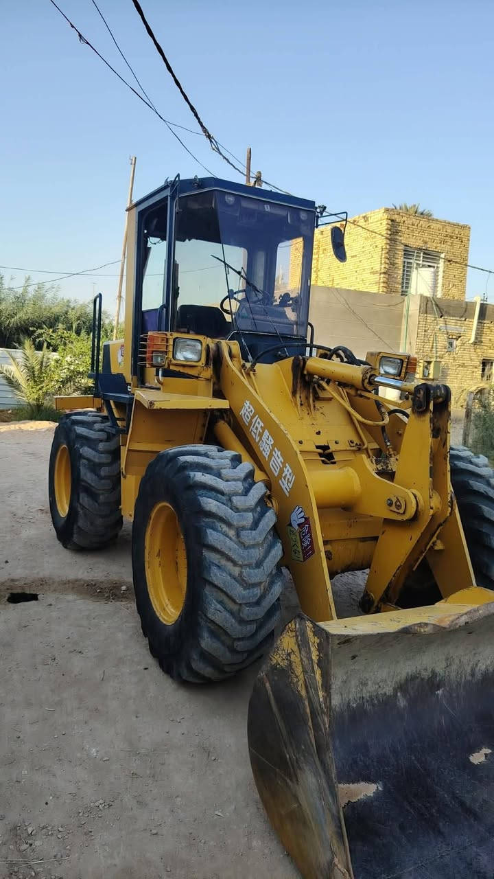 السلام عليكم
شفل كوماتسو حجم 100 مكفول كفاله عامه سته سلندر دخول جديد مكينة مشتغلة قليل 
للاتصال/***********
