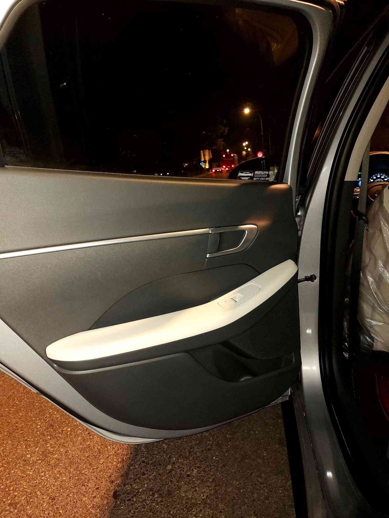 سلام عليكم
Sonata 2023 2.5L SE
السيارة وارد أمريكي حادثها خفيف كلش فقط الجاملغ الأيسر الأمامي معدل و راجع نفسه لا صبغ و لا دواخل و لا أي شيء 
رادار أمامي تفاعلي
رادارت جانبية تفاعلية
رادار خلفي تفاعلي 
المرايات تعتيم ذاتي كلهن 
مثبت سرعة
أوامر صوتية 
نظام خروج عن المسار 
قيادة شبه ذاتية
تحديد مسافة بينها و بين السيارة الأمامها 
Auto start stop engine 
4 وضعيات قيادة 
سايد بريك كهربائي {دگمة}
أوتو هولد 
داخل أبيض 
كامرة خلفية مزدوجة 
بك لايتات لدات
لايت لد و عدسات 4 لكل لايت
شاشة حجم 8 إنج تدعم أبل كار بلي و أندرويد أوتو وايرليس {بدون واير}
السيارة ما بيها أي مسج و لا كلوب مشتعل و نظيفة كلش بالواقع أحلى من الصور أستخدام قليل كلش ماشية 15 ألف ميل فقط السيارة سنوية بأسمي رقمها بغداد حلو و كتلوكاتها و دفاترها كلشي موجود و كلشي جاهز بيها على آخر حباية و بالعافية على الياخذها 
السعر 17,200 دولار 
مكان السيارة - الحلة
للتواصل و الأستفسار أكثر 
***********
