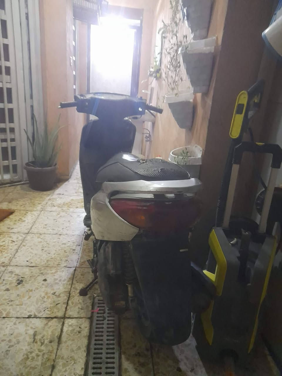 بريز شغاله تجفيت جديد نقص بس باتري  كهاربائيات يرادله مكاني بل شعله *********** السعر ٢٥٠ قفل
