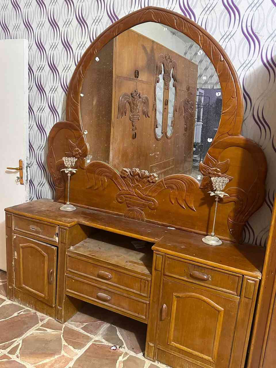 السلام عليكم
غرفة البيع  نجارة عراقية كلش قوية 
نضافتة كم موضحه بالصور  
    الاستفسار الاتصال 
***********

