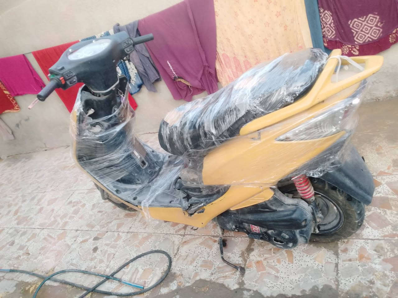 سلام عليكم عندي جي فور لبيع مرتبه مالت واحد يروح بيها يرجع لشغل يترحملي شغاله هندر كهربايات شغاله نهضه حلوه بيها بخار بس تمشي معليها شي  وين متريد توصلك سعر 220 بيها مجال قليل مكاني نجف حي نداء قرب جامعت كفيل،رقم *********** بي تصال وتساب  دراجه مفتوحه لحد يكلي مفتوحه لولا مو شراي لا يعلق ذا ممكن
