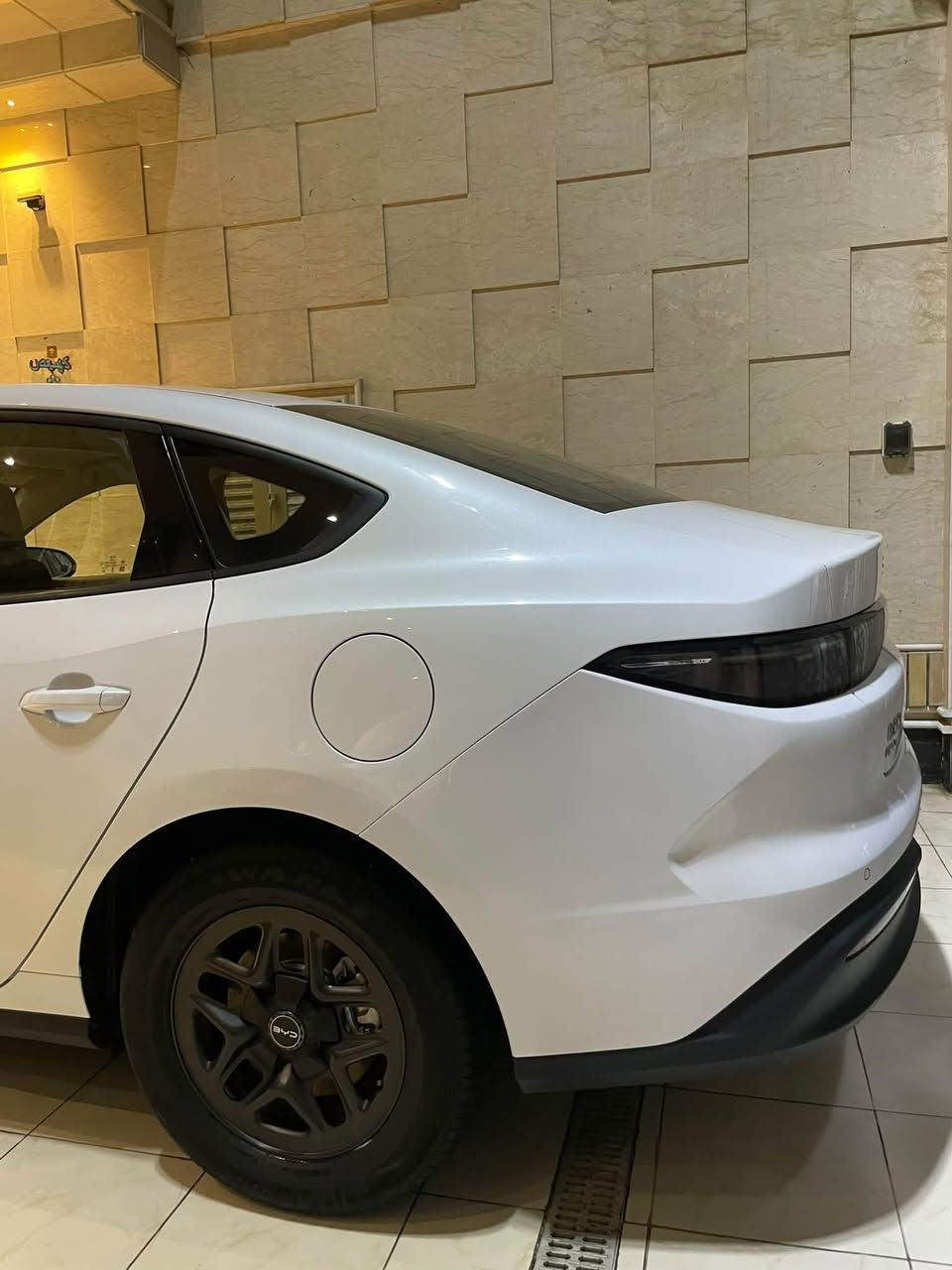 بي واي دي سيل 5
موديل ٢٥  رقم بغداد بأسمي مكفولة كفالة عامة عدا رصعة كد اصبع بالهلال ومسحوبة شرط الفحص داخل جلد ابيض المميز الارضية مغلفة سيارة جديدة على وضع الشركة السعر ٢٠مليون و٩٠٠ وبيه مجال مكاني بغداد السيدية
***********
