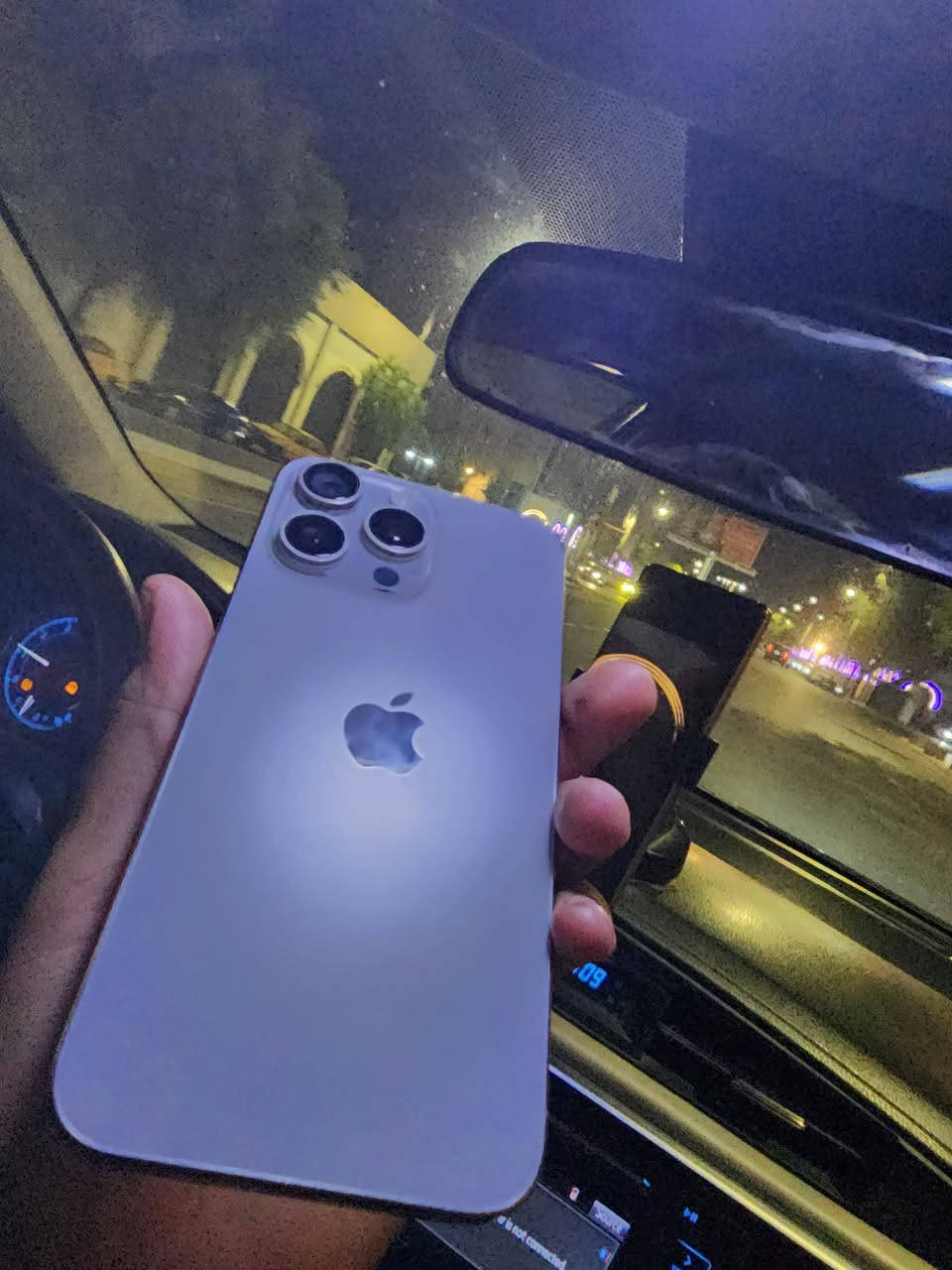 ايفون15برو ماكس شاشه بيهة كسر الباقي  مبينه بل صور
كله كفاله جديد معنا لكلمه 
 فيس ايدي شغال كلة شغال عل فحص بطاريه بلاديه 95

725 وبي مجال 
***********
