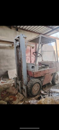 للبيع • مركبة • تفاصيل ناقصة