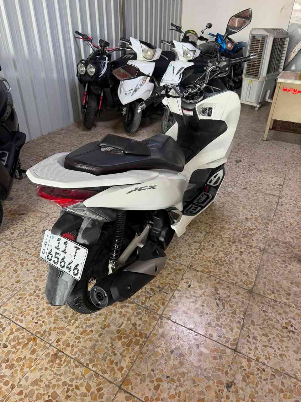 معرض الواثق لتجارة الدراجات النارية
متوفر هوندا Pcx الجيل الثالث محرك 125 سيسي
رقم بغداد الانكليزي عداد الممشى 31km 
هزة وفحص متانة جديد جاهزة نص ساعة تستلم سنوية ب اسمك 
السعر 33 ورقة وبيها مجال حك الجية شرفوني واني خادم للكل 
***********
***********
