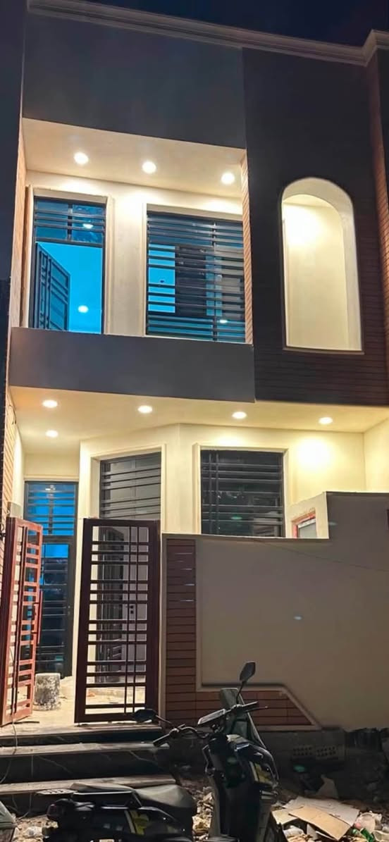 مشمتل ٦٠ متر زنجيل ع فرعين اركيه وفاضل شارع المسبح بناء حديث حديقه خلف منزل تشجير
السعر ٧٠ 
***********
