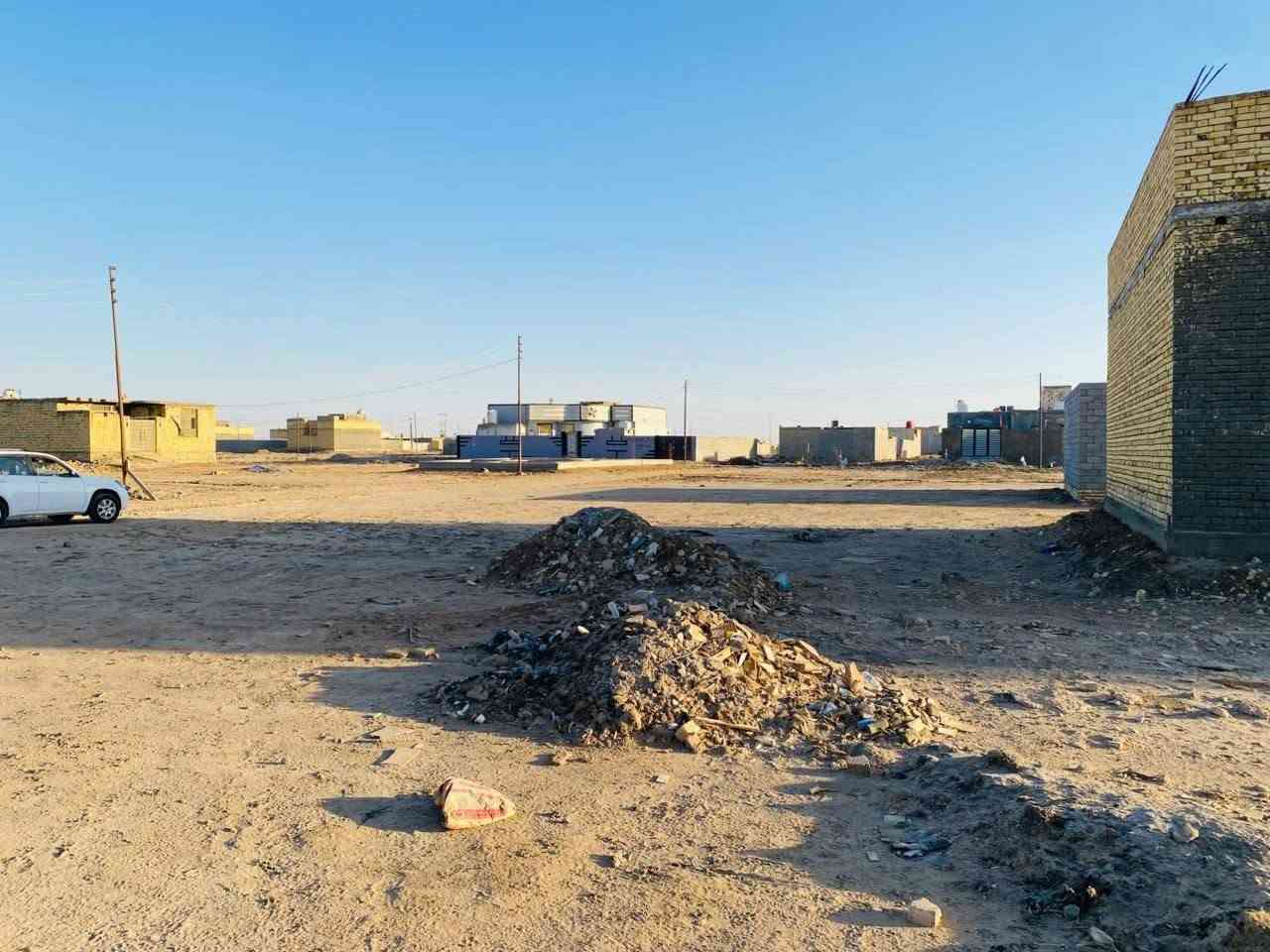 السلام عليكم يوجد لدينا قطعه ارض للبيع في منطقه حي الجوادين خلف بيت الشيخ مباشره على شارع 15 متر مساحه القطعه 200 م بسعر مناسب للاستفسار اكثر اتصال على الرقم التالي ***********@
