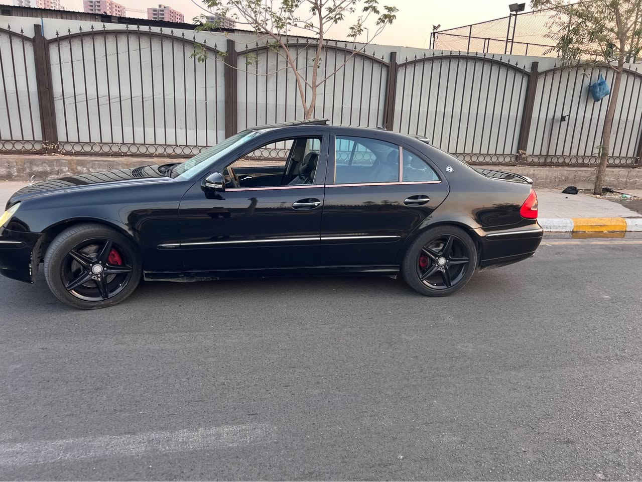 السلام عليكم ورحمة الله وبركاته للبيع او مراوس  مرسيدس E350 سيارة جديدة كلين بدون حادث فول 1/1 سيارة جاهزة من الدعامية للدعامية ومصبوغة اثر جراد الموقع الحرية دور نواب الضباط *********** بغداد, العراق
