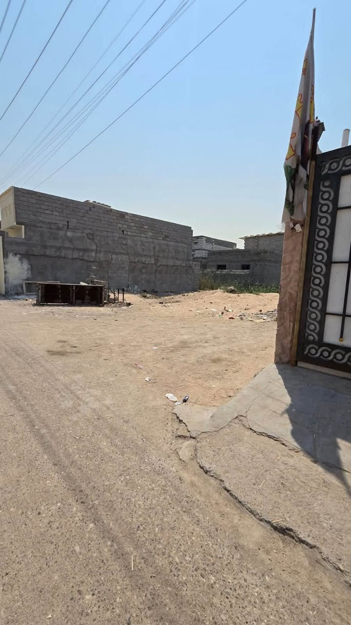 السلام عليكم احبتي الكرام
قطعه ارض للبيع
مساحه 200م
واجه 14
طابو ملك صرف زراعي عراقي 
العنوان ابو الخصيب ابو كوصره
كهرباء ماء تبليط اناره كافه خدمات
.سعر 47 بيها مجال 
للاستفسار. ***********. سجاد المالكي

