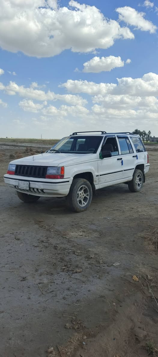 السلام عليكم
اسمي جيب  وقصتي هي صاحبي بعد ما استغلني واخذ اليريده مني قرر يستغني عني الخاطر وحدة ثانية مع العلم اني موديل93رقمي مثنى نكليزي 
 حلو  تايرات تخم جديد  جديد محركي بعده جديد
عمري ما تمرضت واخذوني للطبيب 

اخذني صاحب على اساس نعيش سوه 
بس البشر مابي امان
لساتني محافظة ع شبابي وجمالي وداخلي رائع
طلبي الاگي انسان يصون العشرة ويحترمني ويقدرني 
 واكضي عمري معاه 
مهري 37ورقه وبيه مجال 
اليريد يتواصل ويا خاين العشرة والمعروف صاحبي
📲***********
مكان خاين  االعشره المملحه   🥲
