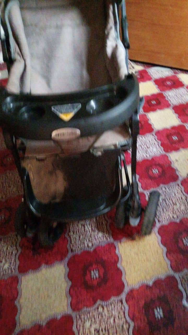 للبيع عربانة طفل جديده ما مستخدمه هواي سعره ٥٠ ومكاني حله والي يريد يتصل علئ هذا الرقم   ⁨***********
