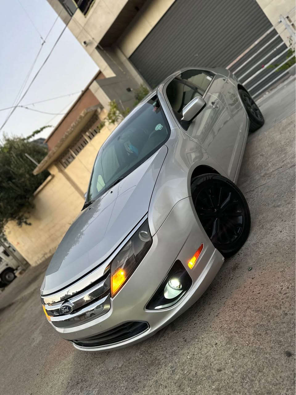 Ford fusion SE 
مـۆدێـل 2011 - مــواســەفـات SE - حاسە و کامێرا - 
یـەک پـەڵـەی بـچــووک بـۆیاخـی هـەیـە  - ٢ سویچ 
سەنەوی و ڕەقەم هەتا ٢٠٢٩ تــازەیــە - تایەی تازەیە  - مەجموعەی سوکان بیلادی - بلوتوز - سیستمی Microsoft  گــێڕ و مـەکـینە و کـارەبایی و تەحویل و غەرامە بە شەرت 
لە سلێمانیم 
*********** السليمانية, العراق
