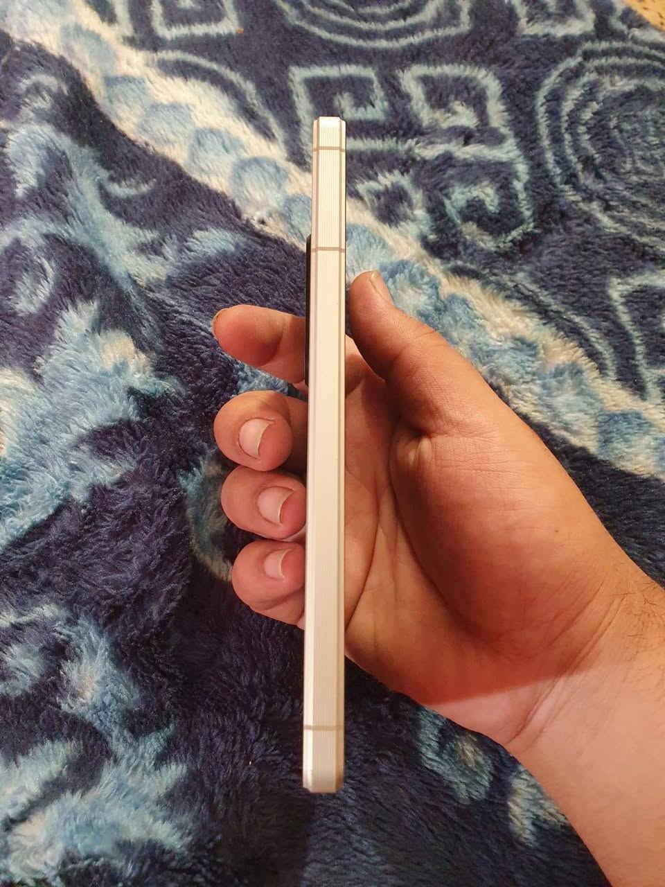 سلام عليكم جهاز سوني اكسبريا 1 مارك 5 نسخة اليابانية بيه خدوش بسيطة وطبع بل شاشة خفيف ممأثر الشاشة 120 هرتز معالج قوي بل ألعاب 120 فريم وصوت قوي ممفتوح ولا داخل صيانة ابد مكاني بغداد السعر 350 أو مراوس حسب القناعة.*********** وتساب
