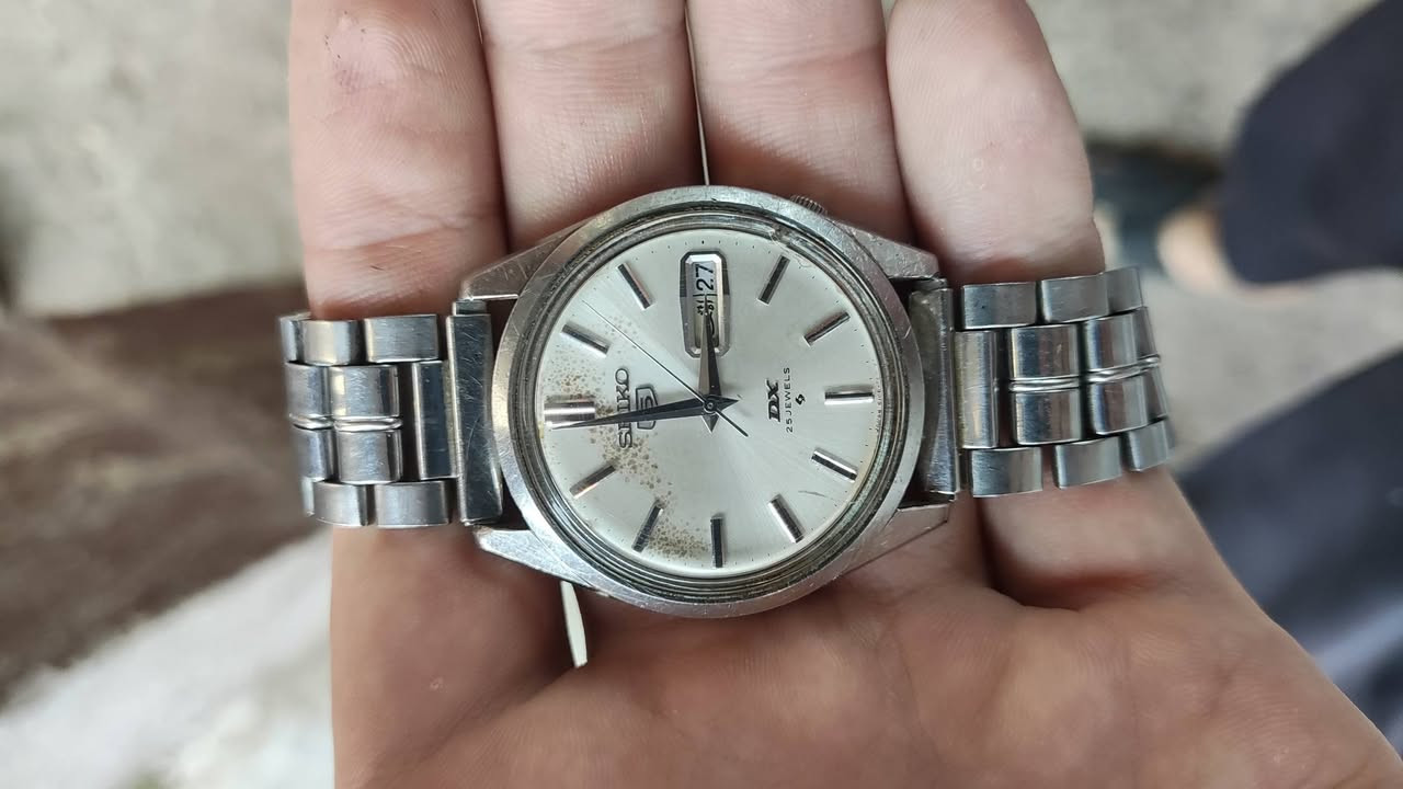 ساعة سيكو 1968
نضافه جيدا 
وقت مضبوطه
سعر 50مع توصيل
