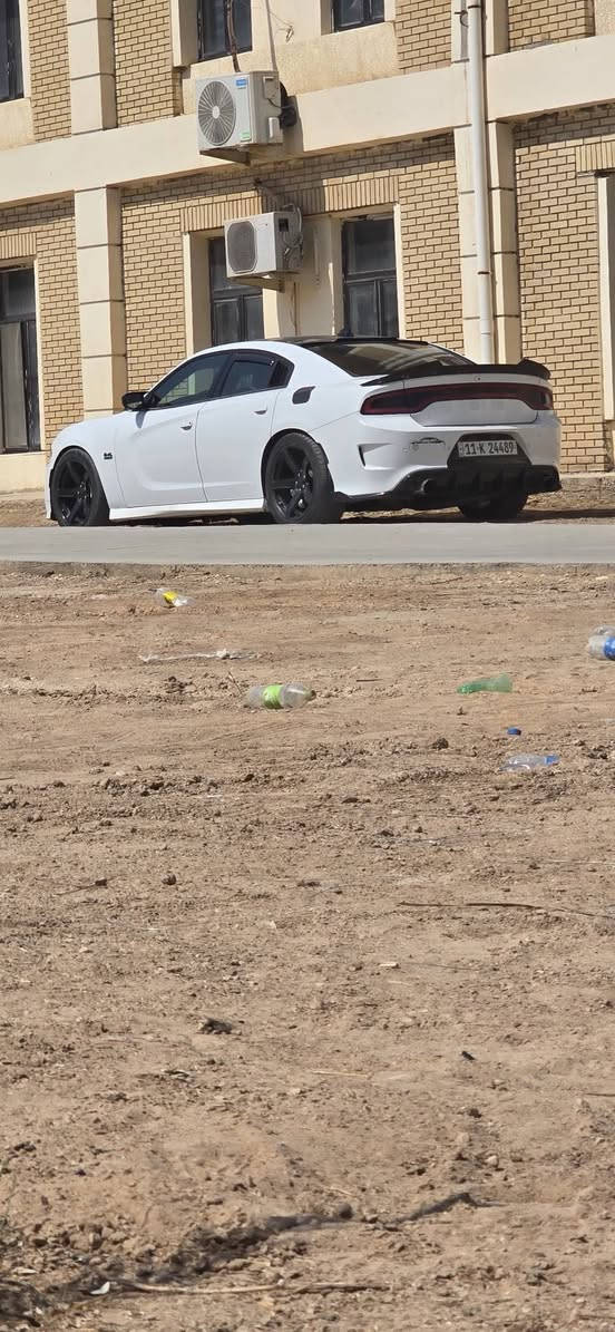 السلام عليكم جارجر للبيع موديل ٢٠١٨ 6400 سكات 
فول مواصفات عده الفتحه سقف اسود بلاد حاث بابين فقط بجم كبس السياره مصروف عليها جاهزه للاخير  صوت طرب بلادي 
باقي السياره كفاله مداور ثاني يوم رقم انكليزي السياره جهازه كبل لشارع ماشيه  86m حقيقي ***********
