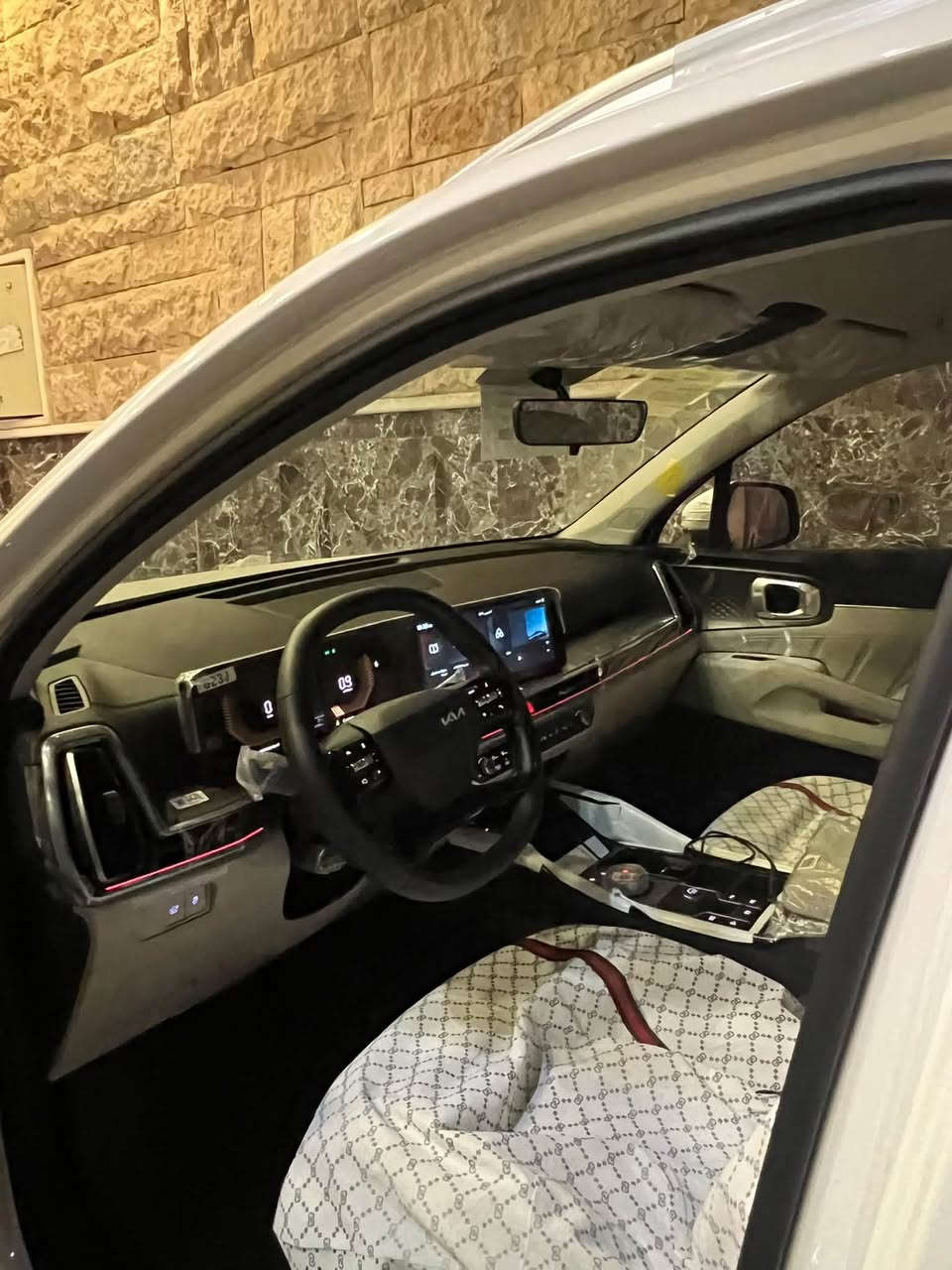 كيا سورنتو 2026 محرك 6 سلندر 

بسعر 327

المواصفات العامة:
🚗 الموديل: 2026 خليجي  
🔧 المحرك: 3.5 لتر – 6 سلندر  
📉 العداد: 18 الف كيلو متر
🛡️ الضمان: 5 سنوات أو 100,000 كم  
🔧 صيانة مجانية سنة أو 10,000 كم  
📍 الأرقام: بغداد 

💎 المواصفات:
✨ بصمة تشغيل
✨ تشغيل عن بُعد + نظام ترحيب
✨ اوتو بريك
✨ عداد ديجيتال
✨ كاميره عدد1
✨ مقاعد لون ابيض مخمل
✨ مقاعد أمامية كهربائية
✨ صندوق كهرباء
✨ سستم إيرباك 2
❄️ 7 مقاعد مع تبريد 3 مناطق
✨ صندوق خلفي كهربائي
✨ شاشة كبيرة + GPS
✨ شحن لاسلكي
✨ سايد بريك إلكتروني + Auto Hold
✨ إنارة LED أمامية وخلفية
✨ حساسات أمامية وخلفية عدد 8
✨ ويل كب حجم20 

السعر 327 وبيها مجال بصيط

رقم الهاتف  ***********

📍 ناصريه تقاطع الرايه
