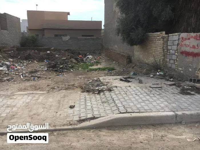 قطعة ارض للبيع مساحة 240 متر واجهة 12 نزال 20 
حي الشهداء اليوسفية شارع القاعة 
شارع 15 متر كاملة الخدمات ماء ومجاري وكهرباء 
طابو سكني المحمودية وبأسمي حصرا 
للاستفسار : ***********
***********
