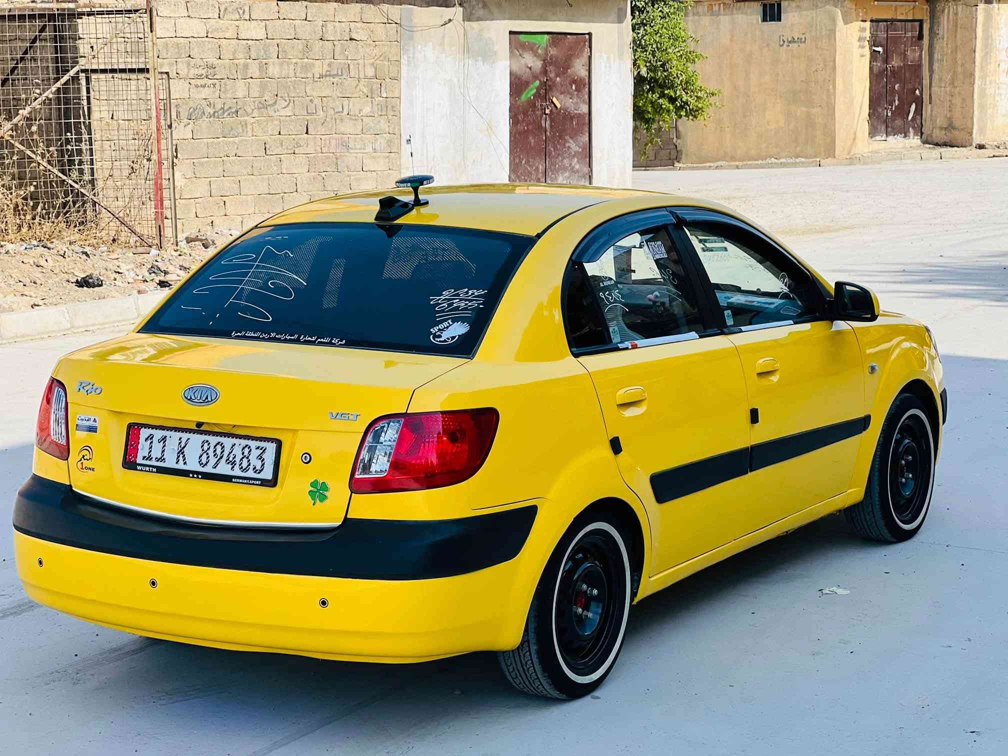 للبيع كيه ريو أمريكي موديل 2009 مكينه وكير شرط محرك 16 كير توماتيك كابون بانزين ماستر بيها هىيه وغرامات صفر رقم انكليزي هزه جديده سنويه لي 2031 شرط الوكاله والتحويل بل موصل السعر 80 وبيها مجال بدون ضرر جاملغ كدام وبوند تبديل بدون دواخل السياره فول توماتيك جامات كهرب مري كهرب تحكمات جهتين شاشه كاميره سستم سماعات وايرمنيه كلها شغاله طخم ورا وكدام جديد طخم تايه جديد استيرن بور جدد سياره جاهزه ربع ما يعوزها كبل ع شارع *********** // ***********  مكان السياره موصل جانب الايمن
