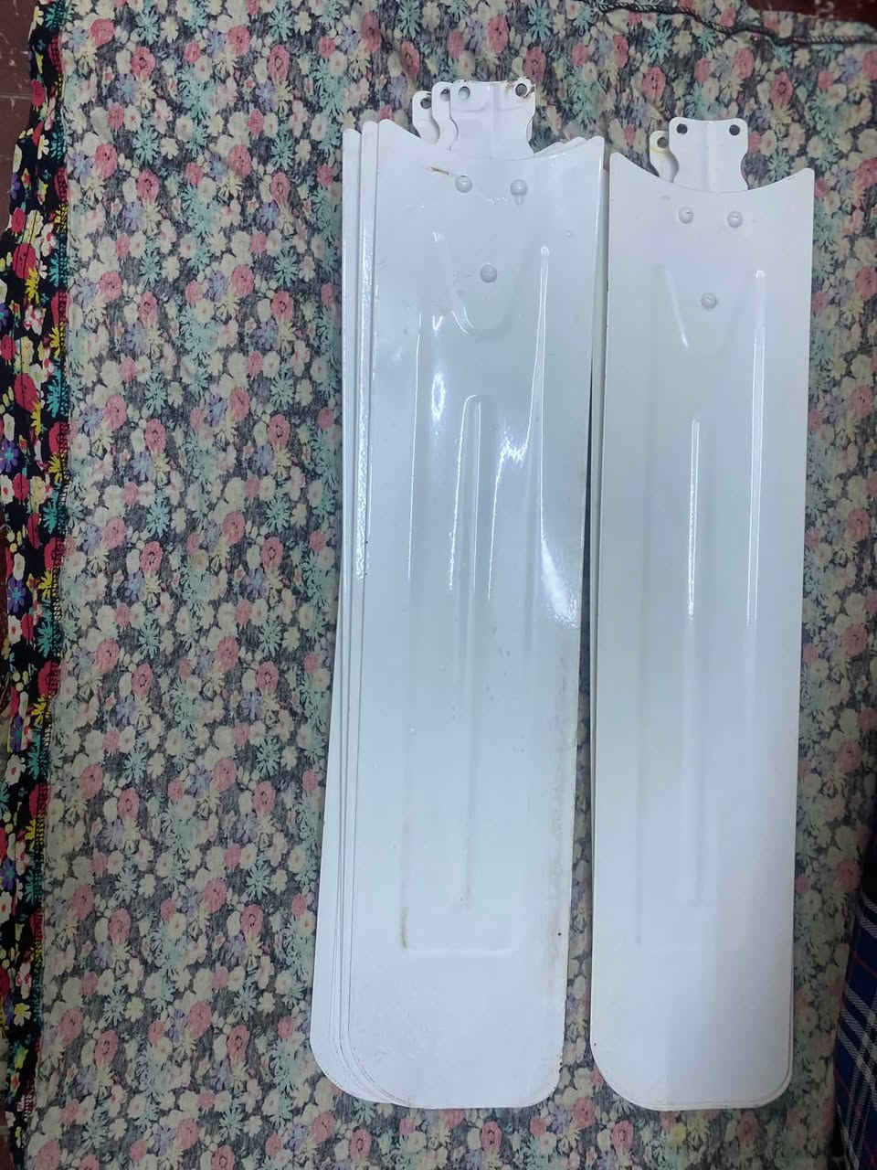 بنكات سقفيه كلش نظيفه استخدام اقل من شهر وسويت ديكور جبسن بورد وشلتهم ماركة اجي ال جي تركي حجم كبير عدد ٣ السعر ٢٥ الف قفل مفرغات باحجام مختلفه صغيره مال حمام ماركة اسوار سعرها ٢٥ الف قفل نظيفه كلش استخدام  اقل من شهر عدد ٢ مفرغه جبيره مال مطبخ بيها مكان للخرطوم ماركة اسوار نظيفه كلش السعر ٥٠ الف بالاضافه الى شبابيك مال حمام المنيوم متوفره بحجمين كبار ٤٢ سم في ٥٢ عدد ٢ وصغار الكم ٣٤ سم في ٤٤ سم عدد ٢ السعر ٣٥ الف واذا وياهة مفرغه مال حمام بوسطها تجي السعر ب٥٠ المكان حي الجهاد للتواصل *********** واتساب فقط
