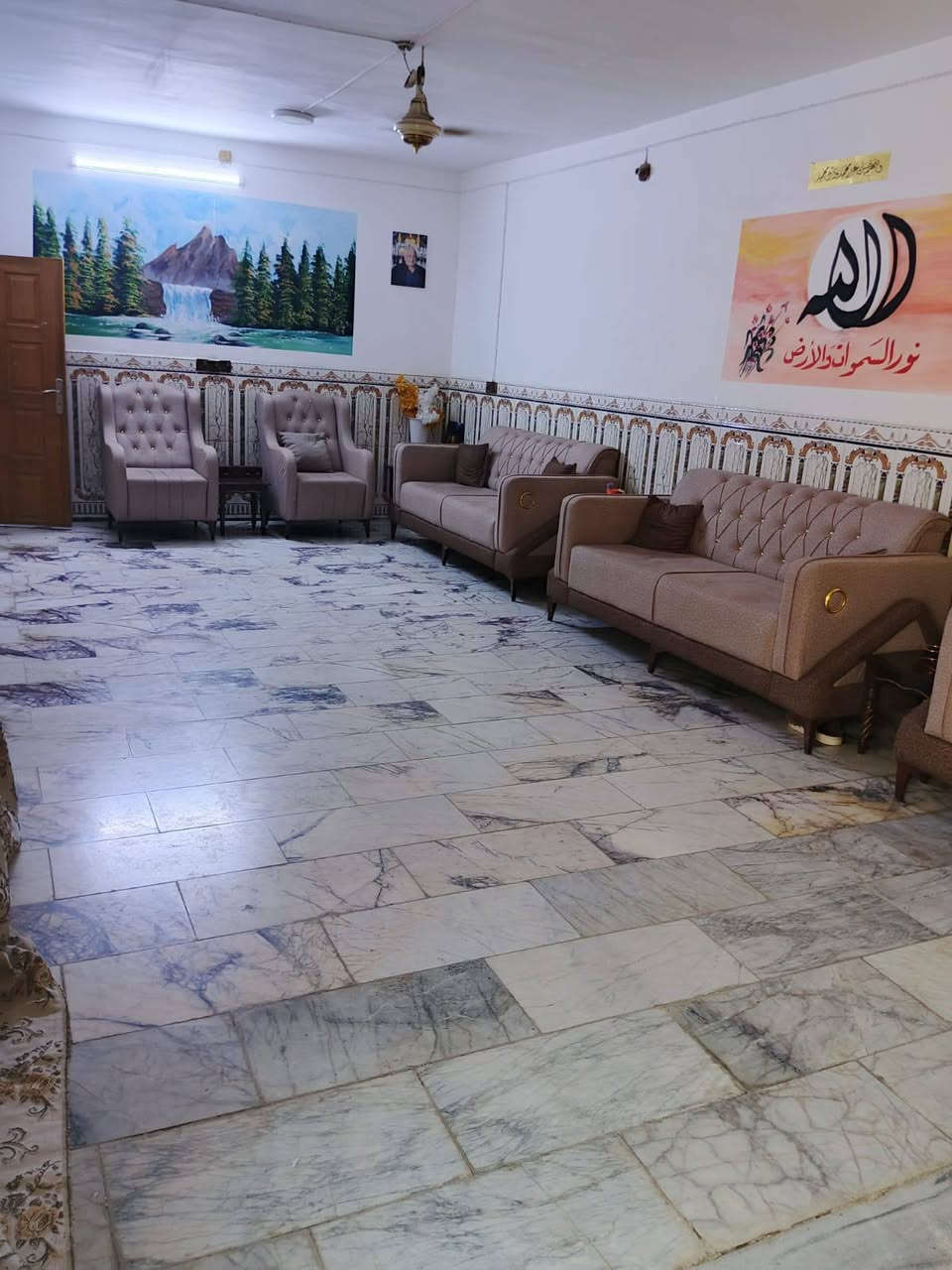 🏠#دارللبيع//طابـــــــو صرف _🏠
🏗️📍المــــــــوقع// بابل الهاشمية الجمعية 

✏️المســـــاحة// 300 متر 

🧱🧱طـــابق الأول // يحتوي ع 
2 غرف نوم  4*5➕استقبال11متر➕ صالة كبيرة ➕ مطبخ6*5➕مجمعات صحية 2➕مناور 1 ➕كراج سيارة 🚙
🧱🧱طابق الثاني // غرفة نوم2مساحة 4*5 ➕بيتونه
ويحتوي الدار على محل 
 
      للمزيد من التفاصيل الاتصال او المراسلة على واتساب الرقم    ***********
