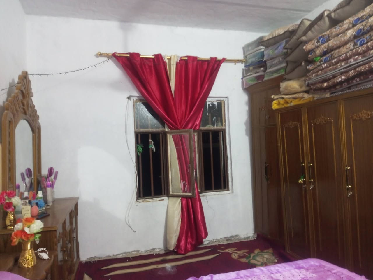 بيت للبيع حي لمهندسين  مقابيل المنتزه مساحه 300 متر تلث اغرف ومطبخ وصالة ومجمع صحيات لبينيان بلوك لنتن  عكاده سعر 30 معه المجال  ‏‪‏‪***********‬‏ مساحه الاغرف 6 بة 5
