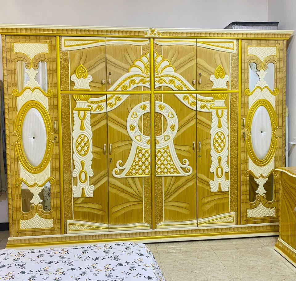شغل عراقي فصال تركي
خشب الداخل كله عراقي ثقيل والغرفة جديدة ونظيفة جداً مثل ما موضح بالصور 
السعر ٩٥٠ وبيها مجال بسيط 
المكان بعويزة 
للتواصل ***********
