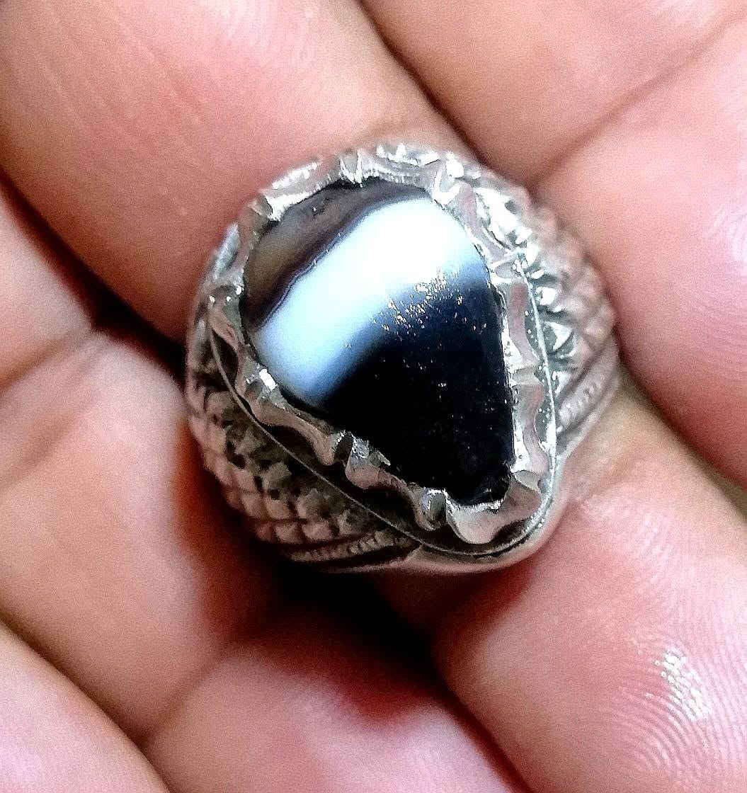 المميزون في نشرنا الباقون على عهدنا بأن ننشر لكم النوادر من الأحجار النفيسه التي يبحث الهوات عنها نقدم لكم جوهره من الجزع اليماني القديم ذات صياغه في غايه الروعه للبيع على الخاص اوالاتصال على الرقم التالي ***********
