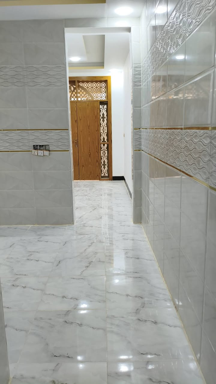 #يعلن مكتب اليرموك العقار
🥰🥰يوجد قصاد لمريح,🥰🥰
🔆🔅 الـــدار للــــــبـيــع 🔅🔆***********
⚜️ المســــاحة⚜️100متر بيت  لبناء درجه اولى  

. طابو   زراعي وقرار محكمة 🪐
⚜️ العنــــوان ⚜️  النجف //  
 البيت مقابل ملحق قرية الغدير 
         🔆  الــتـــفـــــاصـيــــل  
الـبـنـاء  درجة اوله البيت مامسكون 
(()) يحــتوي علا  
غرف وصاله + ومطبخ مفصول+ وستقبال  وصحيات داخل وخارج. 

🔱💵💵💵$سعر  43معا لمجال

             ملاحظة (((توجد كافت المساحات والقطع ويوجد بلقصد لمريح  )
⚜️        
((للاستفســار مراجعـة المكتب  #_للعقــار_والمقــاولات
العنــوان مكتب اليرموك  العقار مقابل قرية: الغدير اعمـود 282 #مكتب_اليرموك  العقار_

*********** او الاتصال على الارقام.🟡🟡📞📞📞♾
   🔆📞تطبيق وتساب موجود
او مرسله  😊
