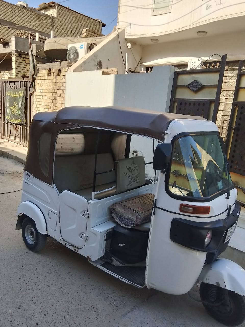 السلام عليكم تكتك 22/8 مرقم بسمي بيه بارد يم لبكلايت 3 إصابع بس وسويتله اداممه بوش وبستم تكتك نضيفه مال جناي عارضه ب 8400 بيه مجال لشراي مكاني بغداد الزعفرانية ***********
