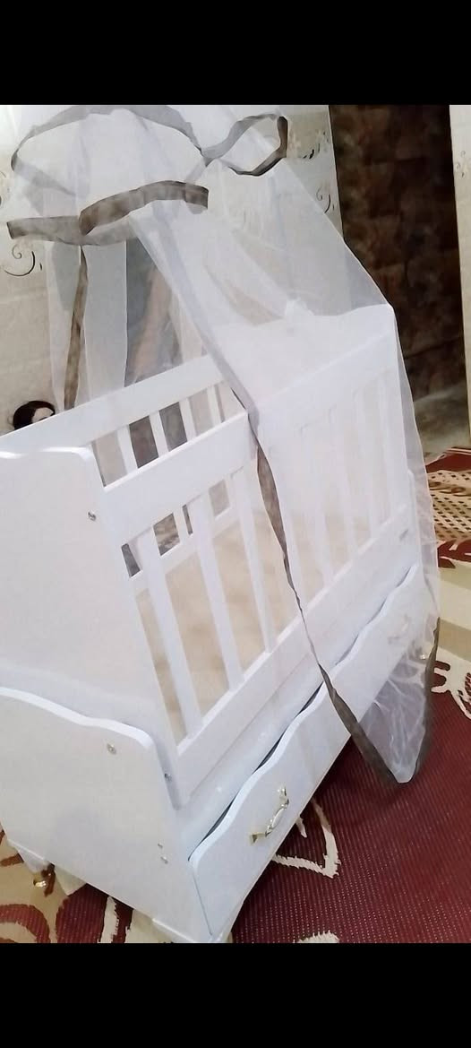 سلام عليكم غراض بيت للبيع يردون يشيلون مستعجلين على بيعتهن غرفه نوم تركي نضيفه ب 450 وبيه مجال كاروك ابيض بعده جديد ب 80 كاروك حديد السود ب 35 الهزاز مال اطفال رصاصي ب 50 وبيه مجال المبرده ب 50 وبيه مجال يراد اله ماطور  الشراي يتصل بلرقم ويدلل مستعجل جدا ‏‪***********‬‏ مكان بغداد مدينه صدر قطاع 9
