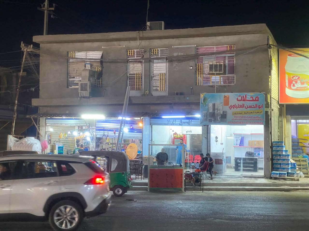 سلام عليكم بنايه للبيع مساحه 200متر
مؤجره بل كامل قرب جامع بيت مجيسر مجاور اسواق بانده 
ركن ع شارع العام والفرع تحتوي ع 4محلات و3شقق
للتواصل والاستفسار مراسله الصفحه او الاتصال ع واتساب 
***********
