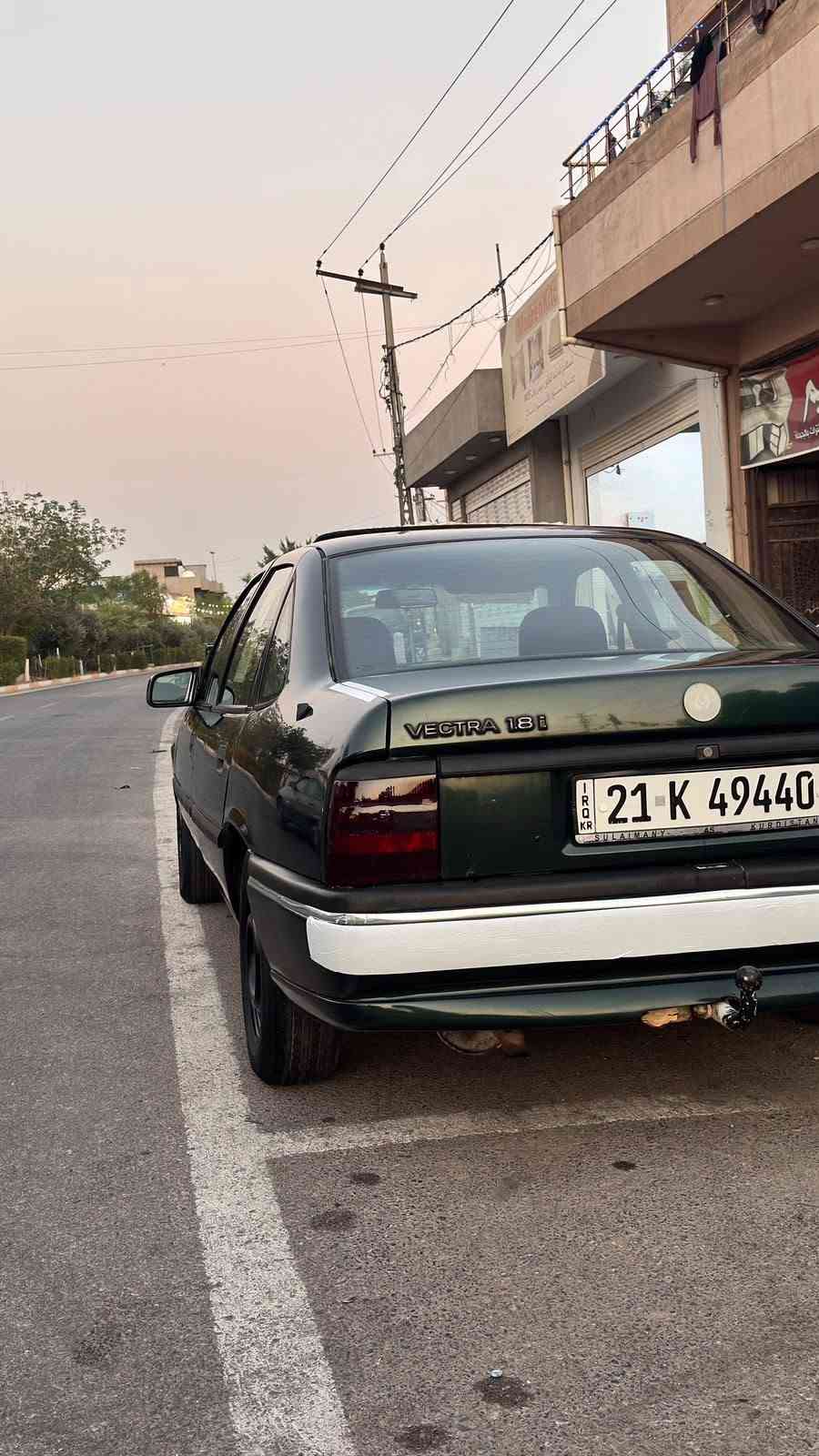 سلام عليكم
أوبل للبيع 
موديل 1995 
محرك 18 كير عادي
كير محرك بشرط لا صرف لا بخار 
سياره دبل ايرباك. ايرباك دشبول وسكان 
سياره فول مواصفات بريكات أي بي اس. سلايت .هوك بلادي . غرفه السياره كلش حلوه باقيه على وضع شركه .
مسجل بلادي مال أوبل موجود عليه . كهربائية كله شغاله بشرط. صدر امامي جديد. دبلات جديد . ايدامه كامل عل سياره بدون اي نقوصات . رقم سنويه وهزه  جديده لحد 31 . كوبون بانزين موجود . سياره بدون حوادث فقط صبخ جماليه 
رجاًء الي مو شراي لا يخابر ولا يراسل لان السياره كامل مكمل ما بيه اي نواقص .

السعر 42 أو بي مجال 
العنوان كركوك 
الررقم تلفون او واتساب 
***********

نص مكتوب في الصور:
- 1995
- www.com