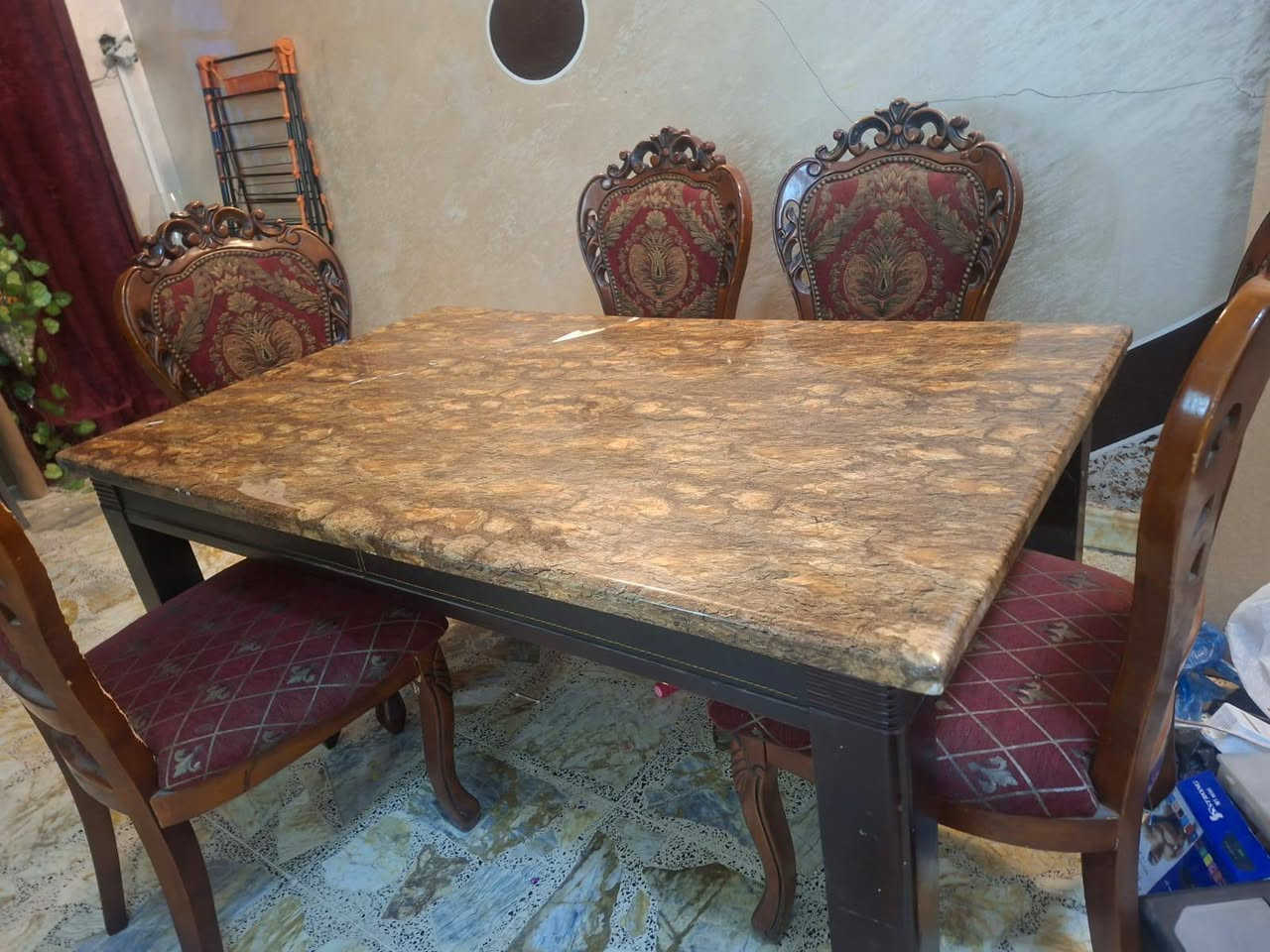 ميز طعام خشب زان تركي فقط المرمرة مفطورة غسالة سامنسونك ١٥ كيلو غرفة نفر نظيفة جدا فرن كهربائي كبير للتواصل هذا رقم واتس اب فقط ***********
